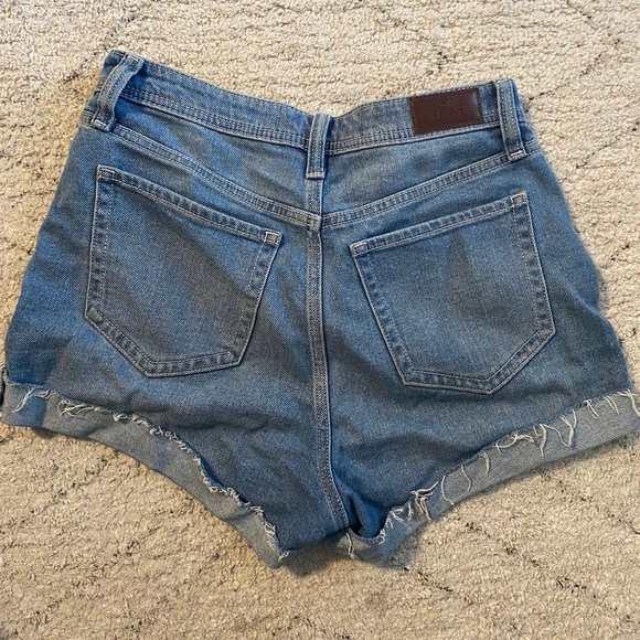Hollister Ultra High-Rise Mom Jeans Short 3’ - size 5 / 27 US - Picture 5 of 7